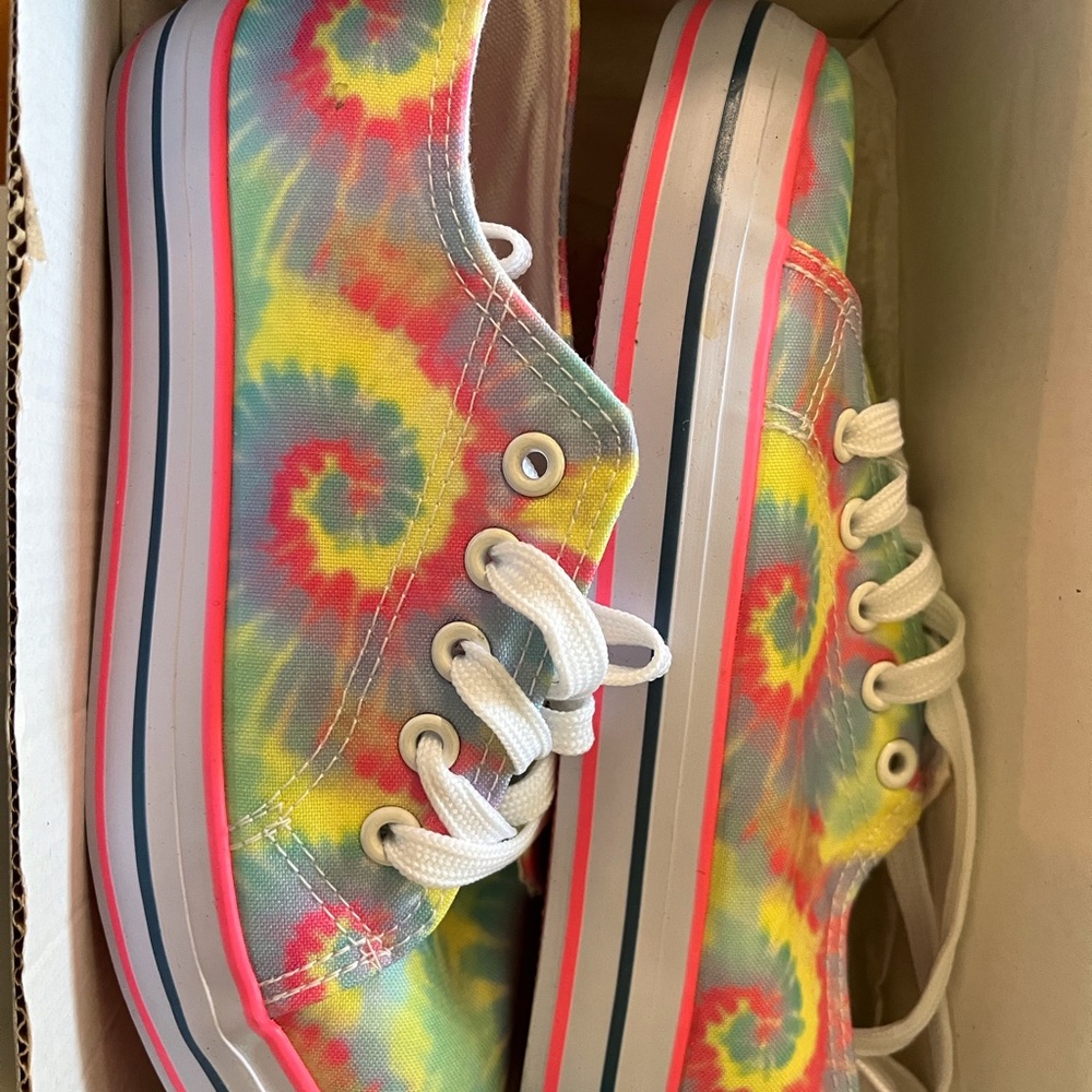New in box- Girls tie dyed sneakers - size 2.5